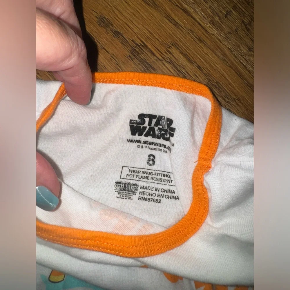 Girls size 8 Halloween baby Yoda pajamas girls Mandalorian